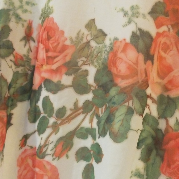 Forever 21 Asymmetrical Floral Top - Picture 2 of 3